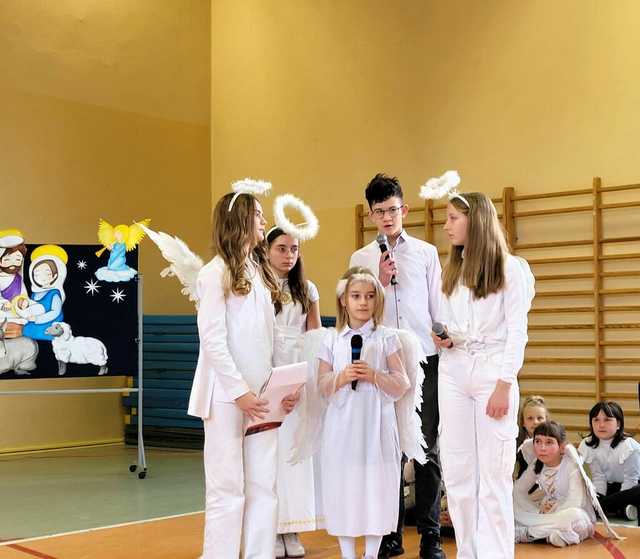 [FOTO] Jasełka i świąteczne przedstawienia w świebodzickich szkołach