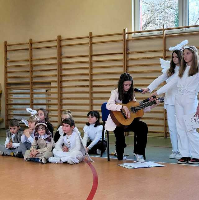 [FOTO] Jasełka i świąteczne przedstawienia w świebodzickich szkołach
