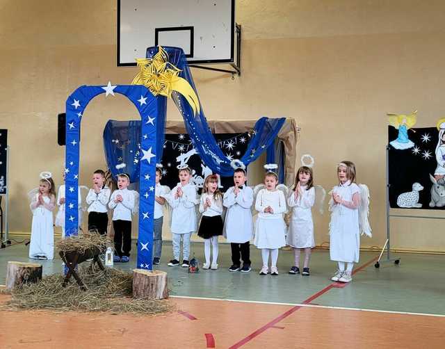 [FOTO] Jasełka i świąteczne przedstawienia w świebodzickich szkołach