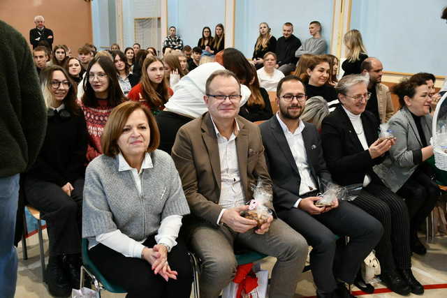 [FOTO] Jasełka i świąteczne przedstawienia w świebodzickich szkołach