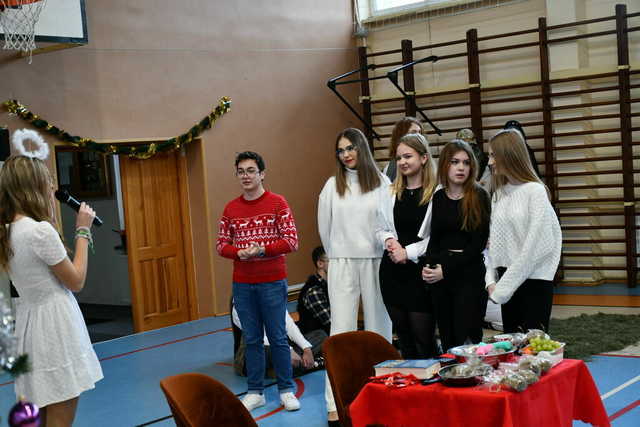 [FOTO] Jasełka i świąteczne przedstawienia w świebodzickich szkołach