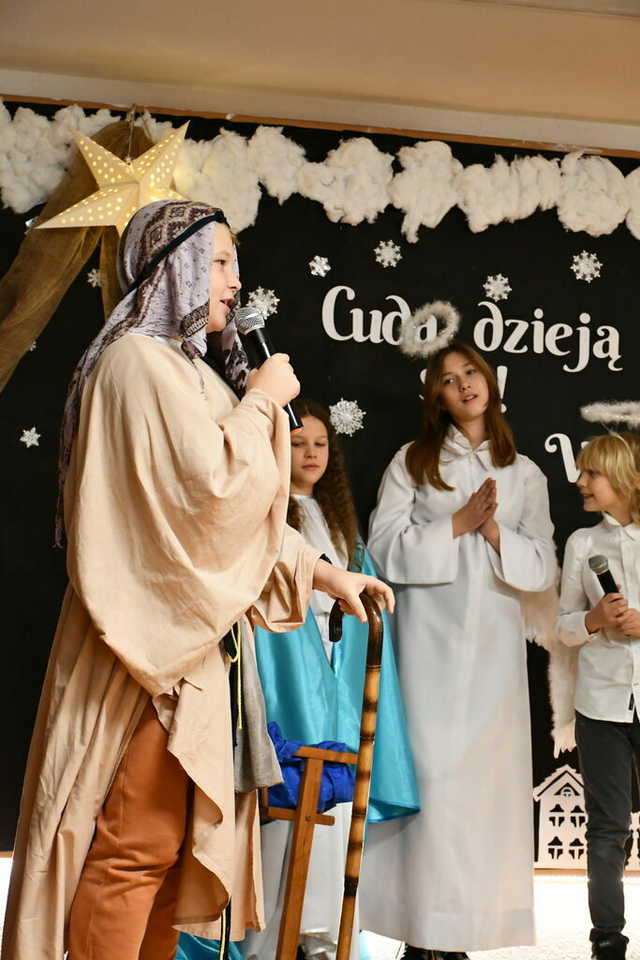 [FOTO] Jasełka i świąteczne przedstawienia w świebodzickich szkołach