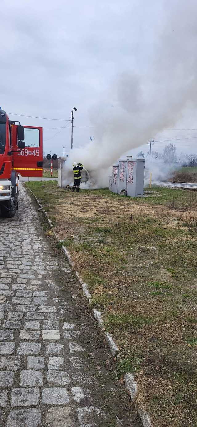 Pożar kontenera z odzieżą używaną