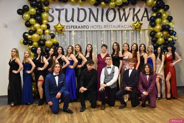 [FOTO] Ten wieczór zapamiętają na długo! Studniówka Zespołu Szkół Hotelarsko-Turystycznych w Świdnicy