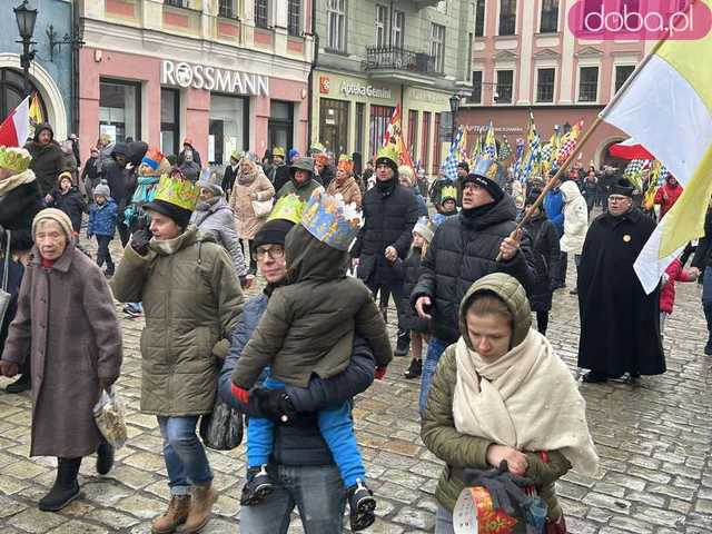 [FOTO, VIDEO] Trzej królowie z osiołkami zawitali do Świdnicy