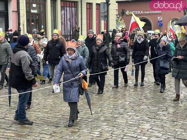 [FOTO, VIDEO] Trzej królowie z osiołkami zawitali do Świdnicy