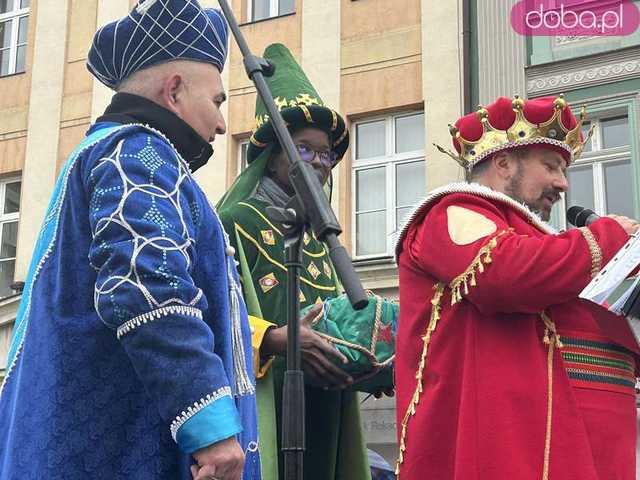 [FOTO, VIDEO] Trzej królowie z osiołkami zawitali do Świdnicy