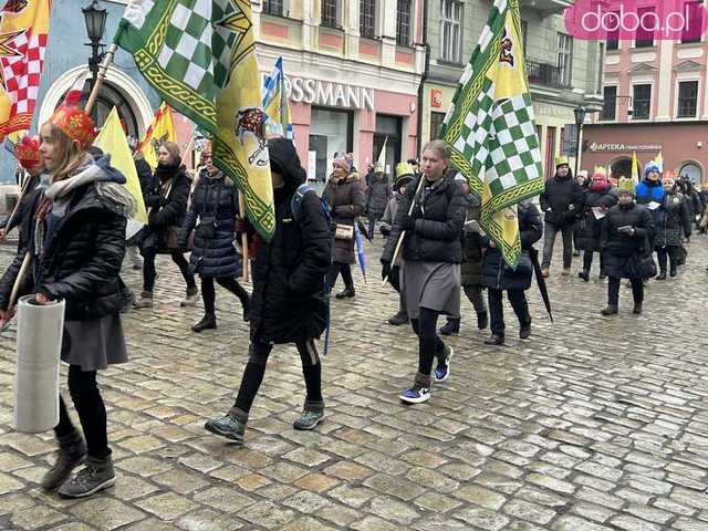 [FOTO, VIDEO] Trzej królowie z osiołkami zawitali do Świdnicy