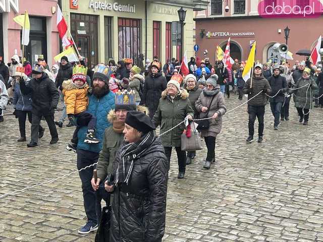 [FOTO, VIDEO] Trzej królowie z osiołkami zawitali do Świdnicy