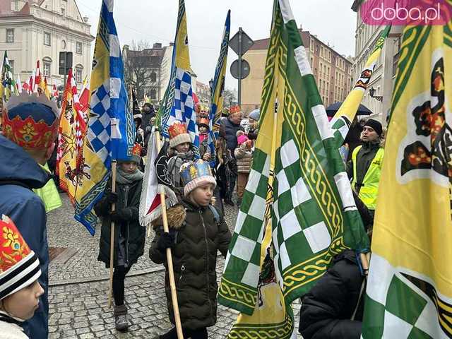 [FOTO, VIDEO] Trzej królowie z osiołkami zawitali do Świdnicy