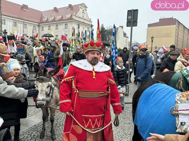 [FOTO, VIDEO] Trzej królowie z osiołkami zawitali do Świdnicy