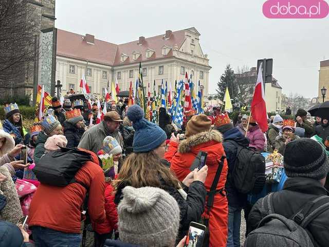 [FOTO, VIDEO] Trzej królowie z osiołkami zawitali do Świdnicy