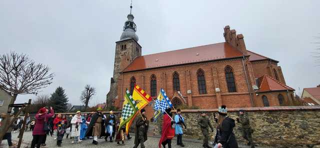 [FOTO] Orszak Trzech Króli przeszedł przez Jaroszów