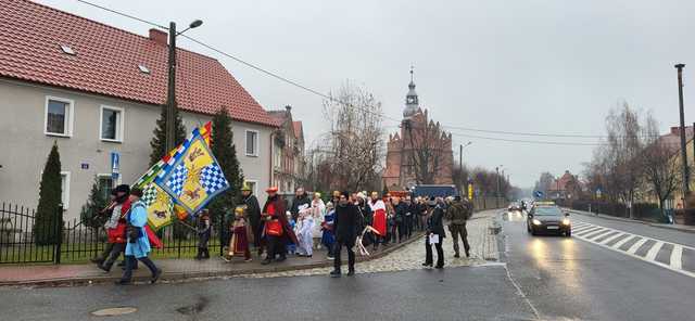 [FOTO] Orszak Trzech Króli przeszedł przez Jaroszów