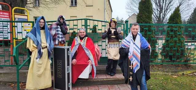 [FOTO] Orszak Trzech Króli przeszedł przez Jaroszów