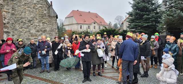 [FOTO] Orszak Trzech Króli przeszedł przez Jaroszów