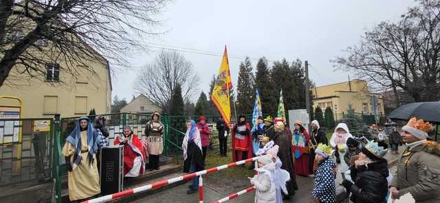 [FOTO] Orszak Trzech Króli przeszedł przez Jaroszów