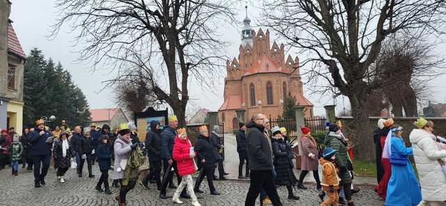 [FOTO] Orszak Trzech Króli przeszedł przez Jaroszów