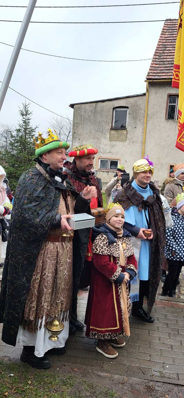 [FOTO] Orszak Trzech Króli przeszedł przez Jaroszów