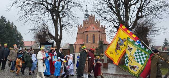 [FOTO] Orszak Trzech Króli przeszedł przez Jaroszów