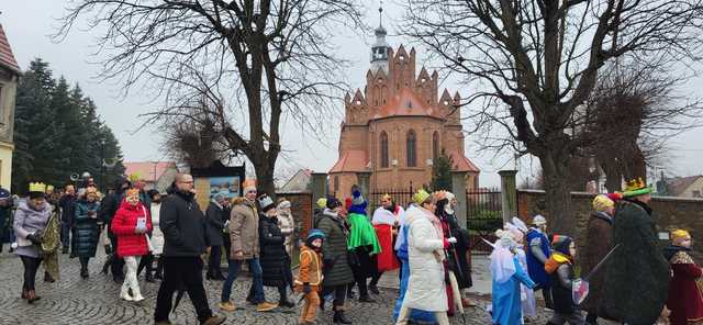 [FOTO] Orszak Trzech Króli przeszedł przez Jaroszów