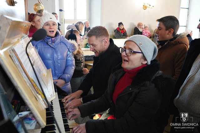 Jakie są ulubione kolędy mieszkańców Grodziszcza? Odśpiewano je podczas niedzielnego koncertu [FOTO]