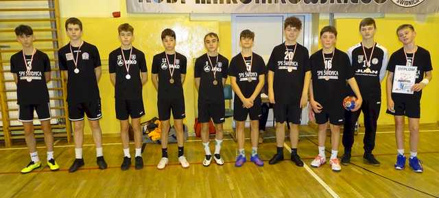 [FOTO] Chłopcy z klas 7-8 rywalizowali w turnieju piłki ręcznej