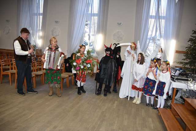 [FOTO] XXIV Gminny Przegląd Zespołów Kolędniczych w Bystrzycy Górnej przeszedł do historii