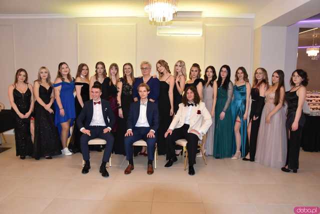 [FOTO] Ten wieczór zapamiętają na długo! Studniówka maturzystów ze strzegomskiego LO