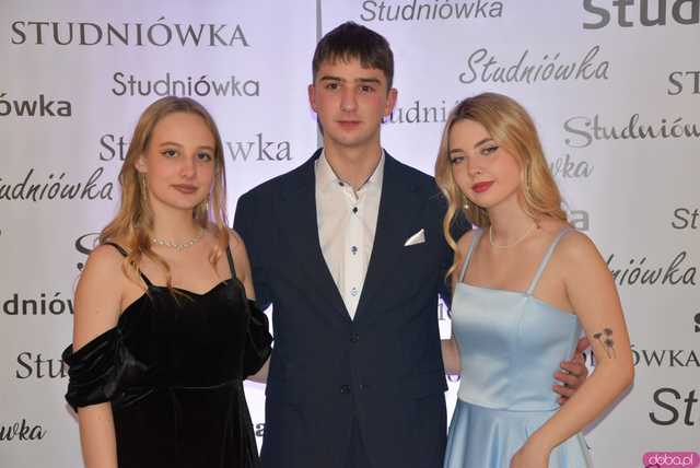 [FOTO] Ten wieczór zapamiętają na długo! Studniówka maturzystów ze strzegomskiego LO