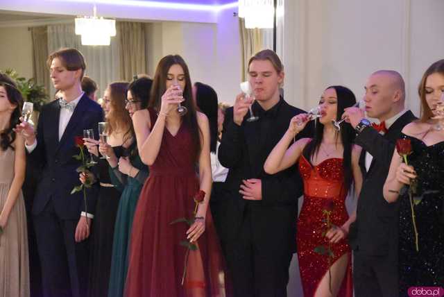 [FOTO] Ten wieczór zapamiętają na długo! Studniówka maturzystów ze strzegomskiego LO
