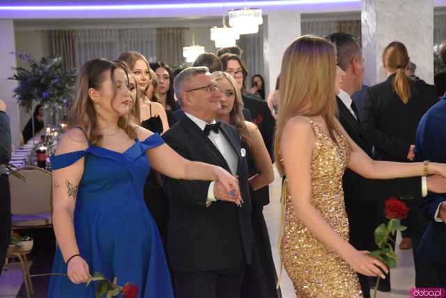 [FOTO] Ten wieczór zapamiętają na długo! Studniówka maturzystów ze strzegomskiego LO