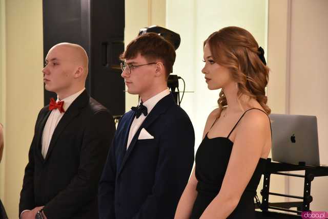 [FOTO] Ten wieczór zapamiętają na długo! Studniówka maturzystów ze strzegomskiego LO