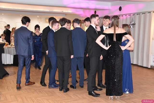 [FOTO] Ten bal zapamiętają na długo! Studniówka Liceum Ogólnokształcącego w Świebodzicach