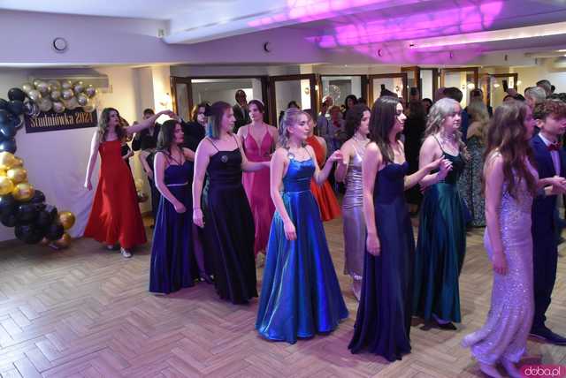 [FOTO] Ten bal zapamiętają na długo! Studniówka Liceum Ogólnokształcącego w Świebodzicach