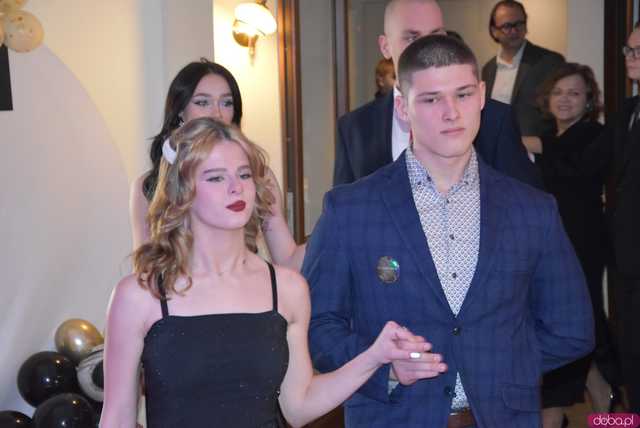 [FOTO] Ten bal zapamiętają na długo! Studniówka Liceum Ogólnokształcącego w Świebodzicach