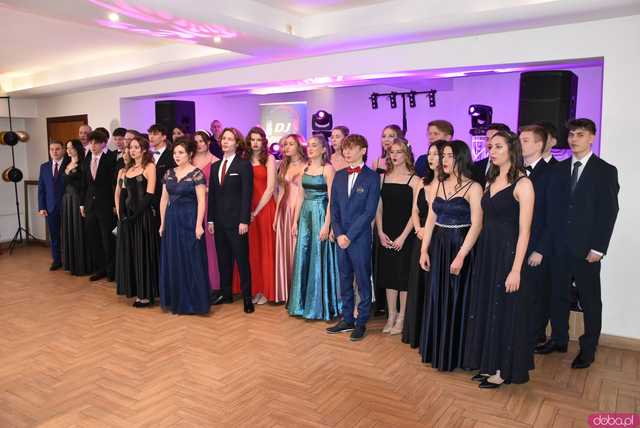 [FOTO] Ten bal zapamiętają na długo! Studniówka Liceum Ogólnokształcącego w Świebodzicach