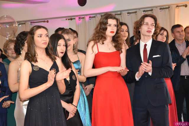 [FOTO] Ten bal zapamiętają na długo! Studniówka Liceum Ogólnokształcącego w Świebodzicach