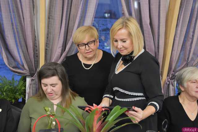 [WIDEO, FOTO] Występy artystyczne, rodzinna atmosfera i moc wspomnień podczas otwarcia nowej stanicy rowerowej i spotkania noworocznego w Wilkowie