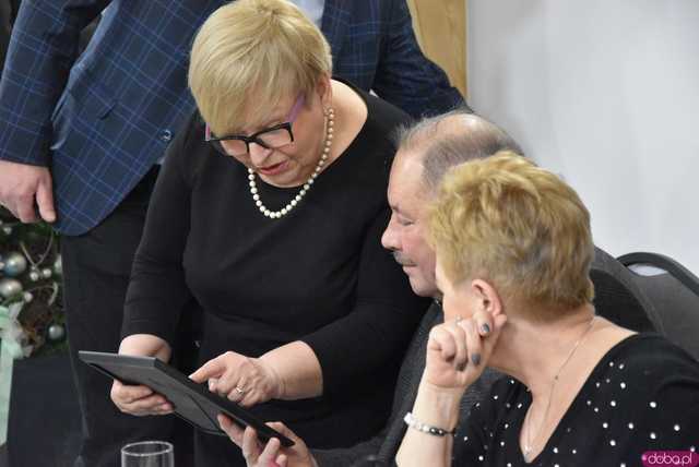 [WIDEO, FOTO] Występy artystyczne, rodzinna atmosfera i moc wspomnień podczas otwarcia nowej stanicy rowerowej i spotkania noworocznego w Wilkowie