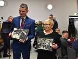 [WIDEO, FOTO] Występy artystyczne, rodzinna atmosfera i moc wspomnień podczas otwarcia nowej stanicy rowerowej i spotkania noworocznego w Wilkowie