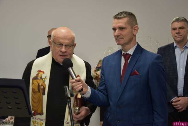 [WIDEO, FOTO] Występy artystyczne, rodzinna atmosfera i moc wspomnień podczas otwarcia nowej stanicy rowerowej i spotkania noworocznego w Wilkowie