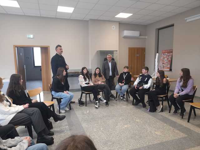 [FOTO] Członkowie Młodzieżowej Rady Miejskiej uczestniczyli w spotkaniu integracyjno-edukacyjnym