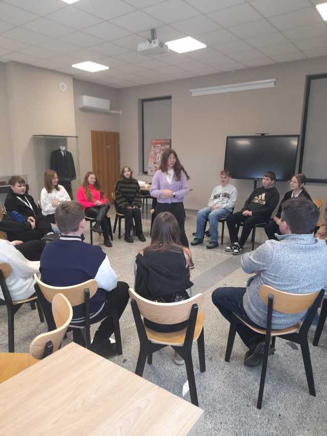 [FOTO] Członkowie Młodzieżowej Rady Miejskiej uczestniczyli w spotkaniu integracyjno-edukacyjnym