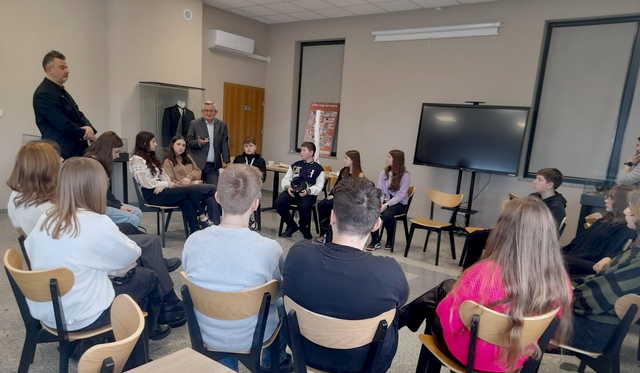 [FOTO] Członkowie Młodzieżowej Rady Miejskiej uczestniczyli w spotkaniu integracyjno-edukacyjnym