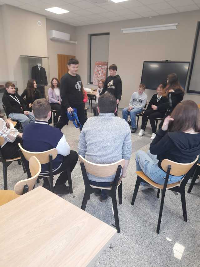 [FOTO] Członkowie Młodzieżowej Rady Miejskiej uczestniczyli w spotkaniu integracyjno-edukacyjnym