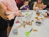 [FOTO] Tworzyli upominki dla babć i dziadków podczas kreatywnej zabawy. Ruszyły warsztaty ŚwiecoweLOVE