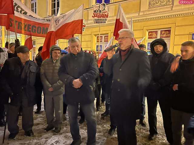 [FOTO] Manifestowali solidarność z Kamińskim i Wąsikiem