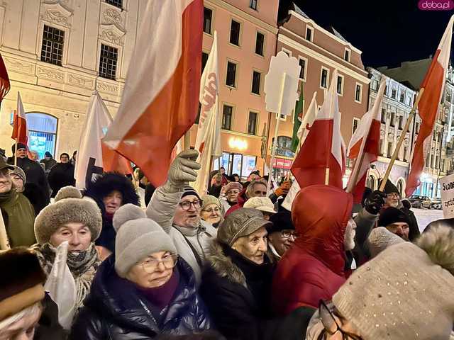 [FOTO] Manifestowali solidarność z Kamińskim i Wąsikiem