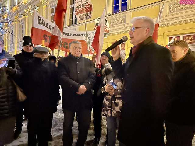 [FOTO] Manifestowali solidarność z Kamińskim i Wąsikiem